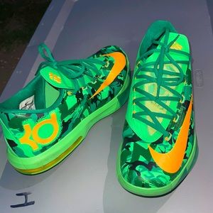 KD 6 EASTER - LIKE NEW!!